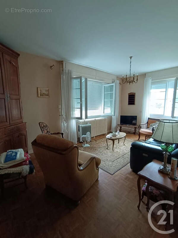 Maison à COUTRAS