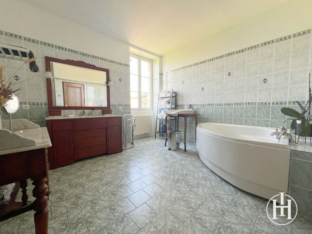 Maison à CHARENTON-DU-CHER