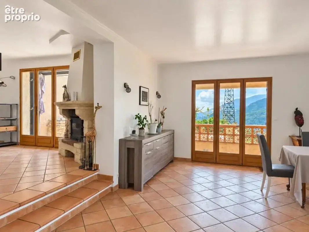 Saint-Martin-du-Var//Maison 5Pièces//140 mM² - photo 3