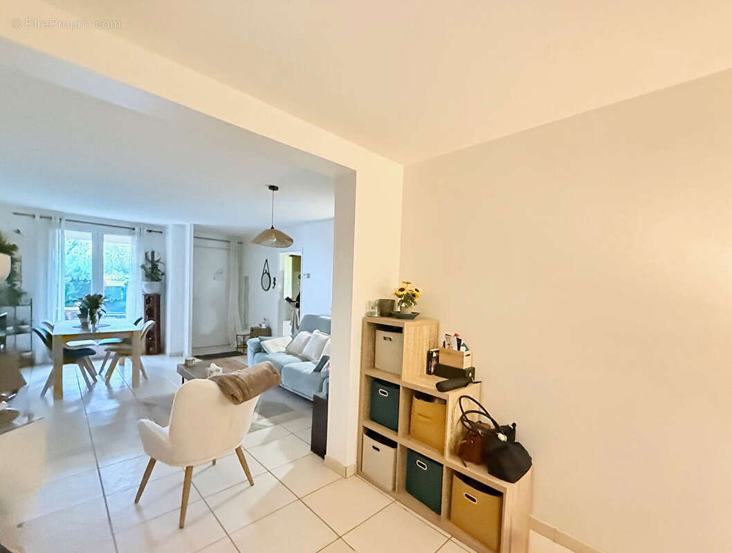 Appartement à SAVIGNY-LE-TEMPLE