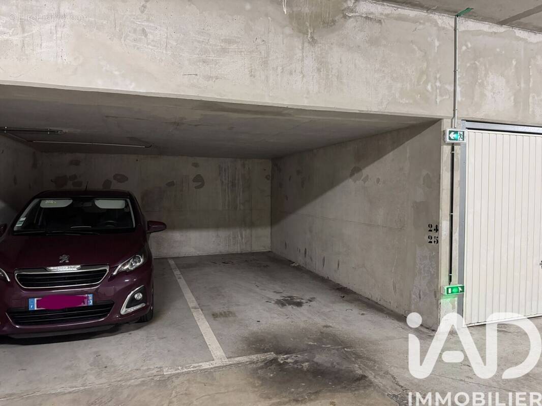 Photo 1 - Parking à MARTIGUES