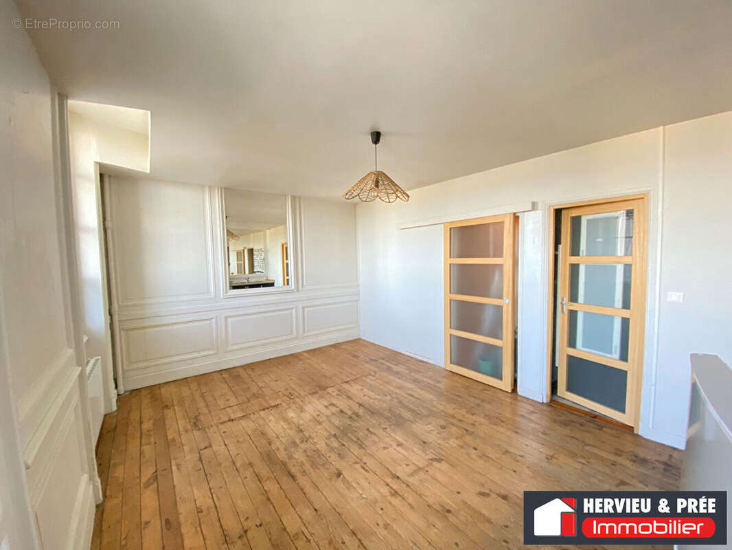 Appartement à LUC-SUR-MER