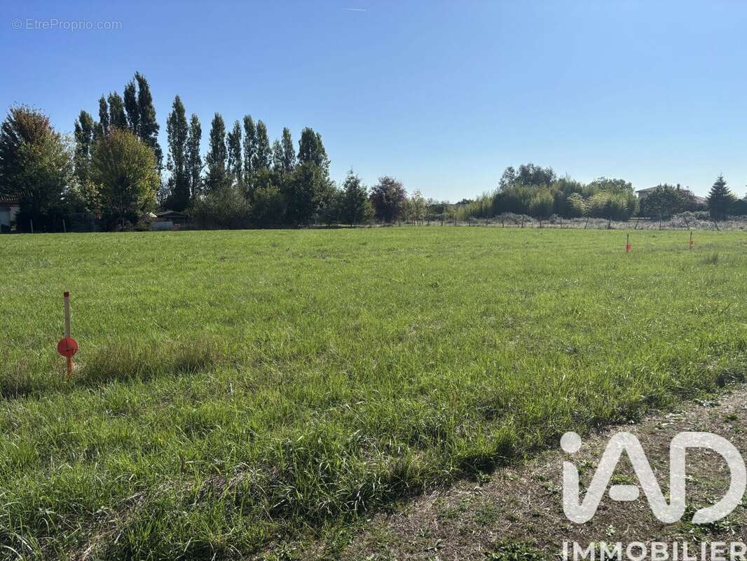 Photo 2 - Terrain à BARRY-D&#039;ISLEMADE