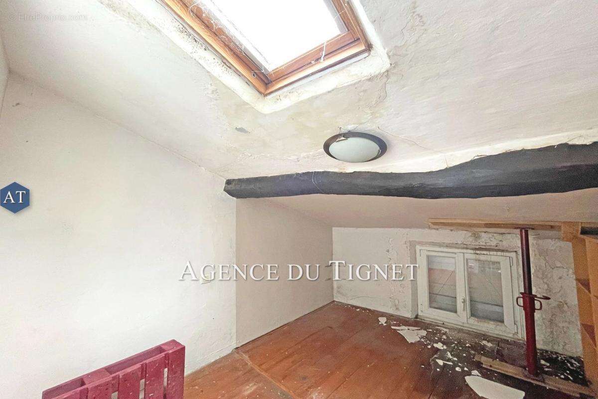 Maison à SAINT-CEZAIRE-SUR-SIAGNE