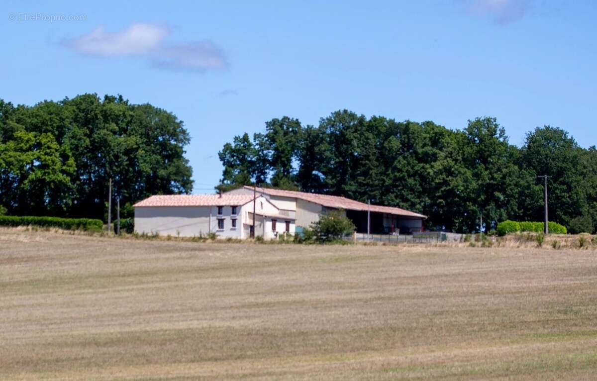 Maison à GARDES-LE-PONTAROUX