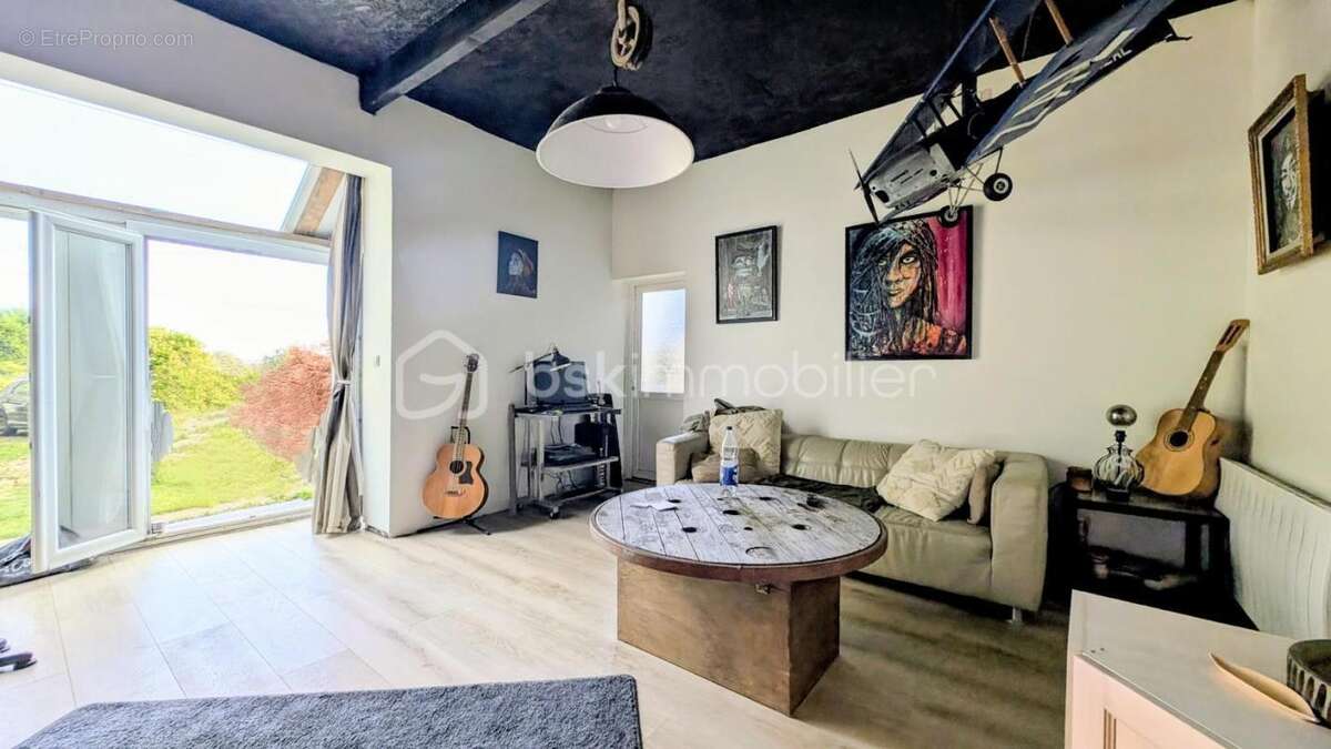 Maison à JUAYE-MONDAYE