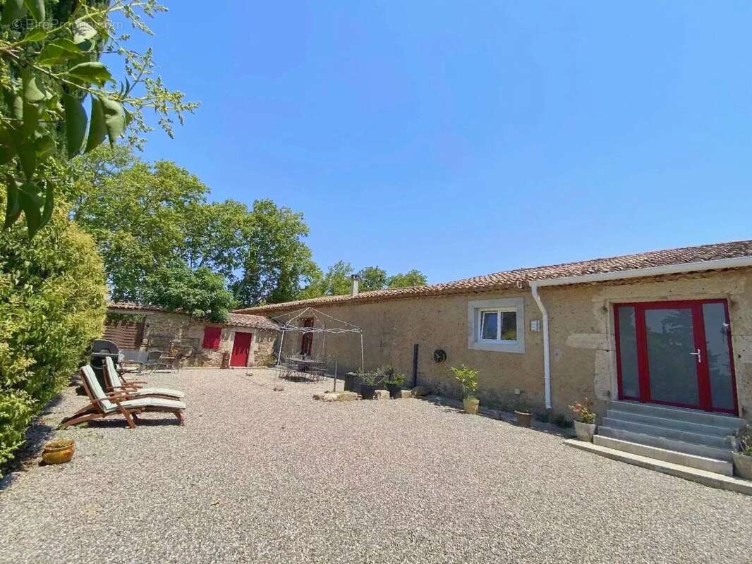 Domaine avec vignes et gîtes - photo 21