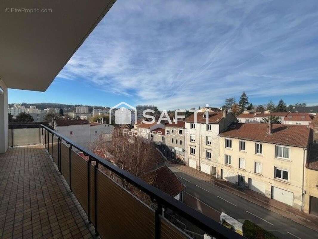 Photo 2 - Appartement à SAINT-PRIEST-EN-JAREZ