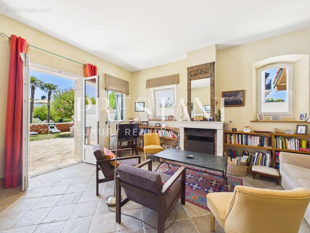 Maison de ville avec extérieur - photo 5