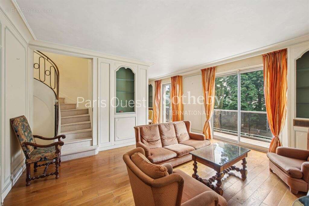 Appartement à NEUILLY-SUR-SEINE