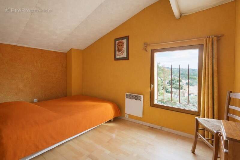 Maison à VENTABREN