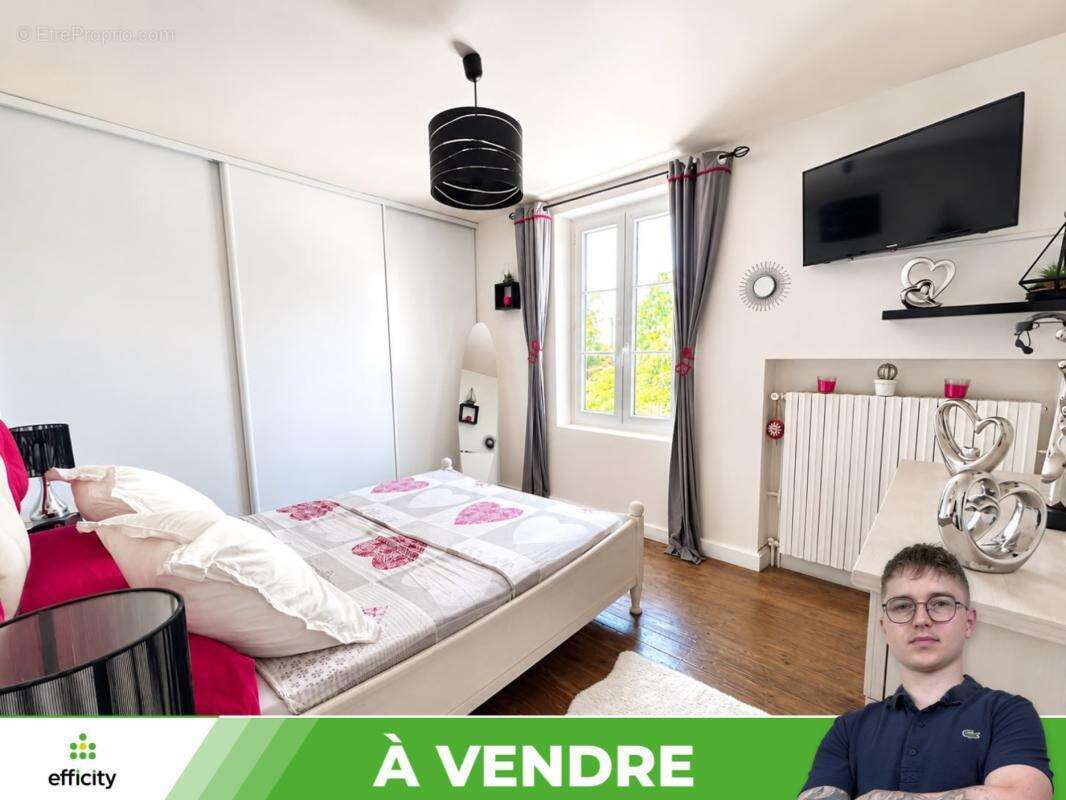 Maison 151 m² à Monts-Sur-Guesnes  - photo 4