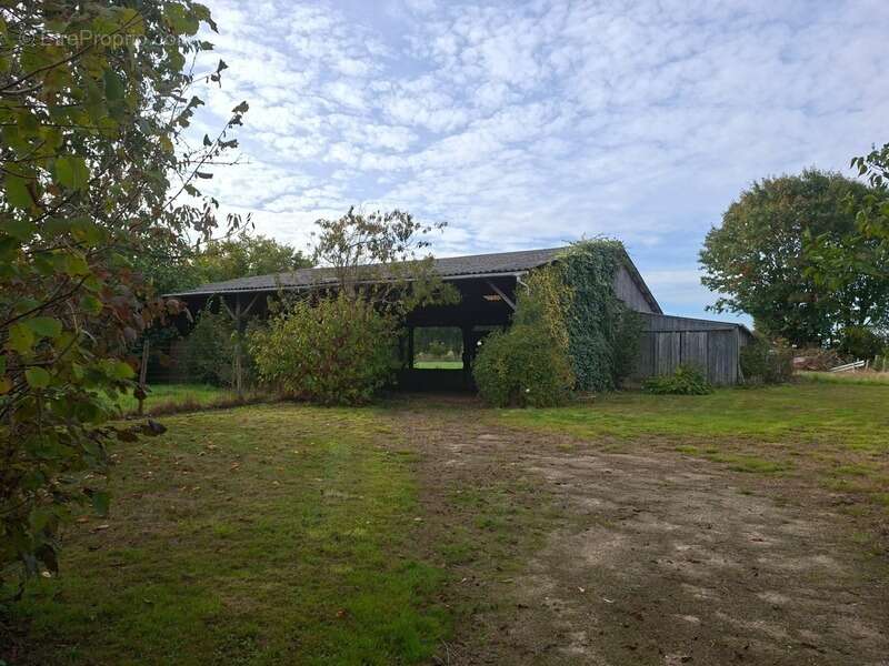 Maison à AMBRIERES-LES-VALLEES