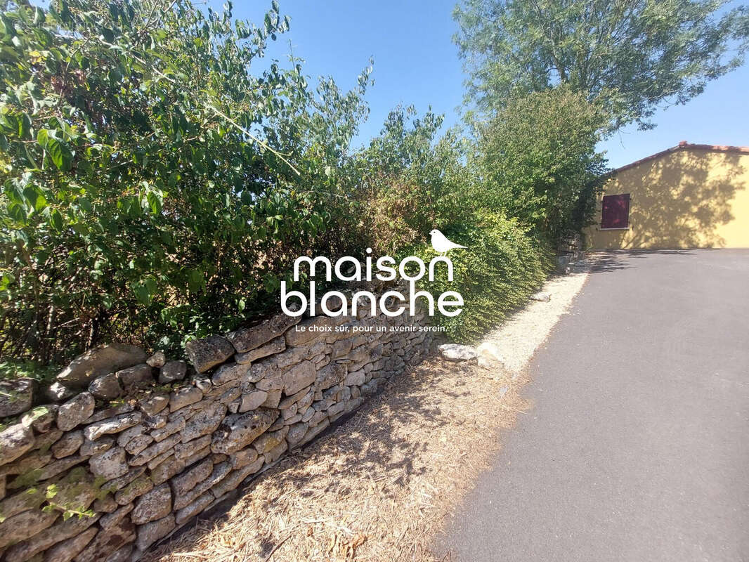 Terrain 2946 m² à Saint-Maixent-L'ecole  - photo 2