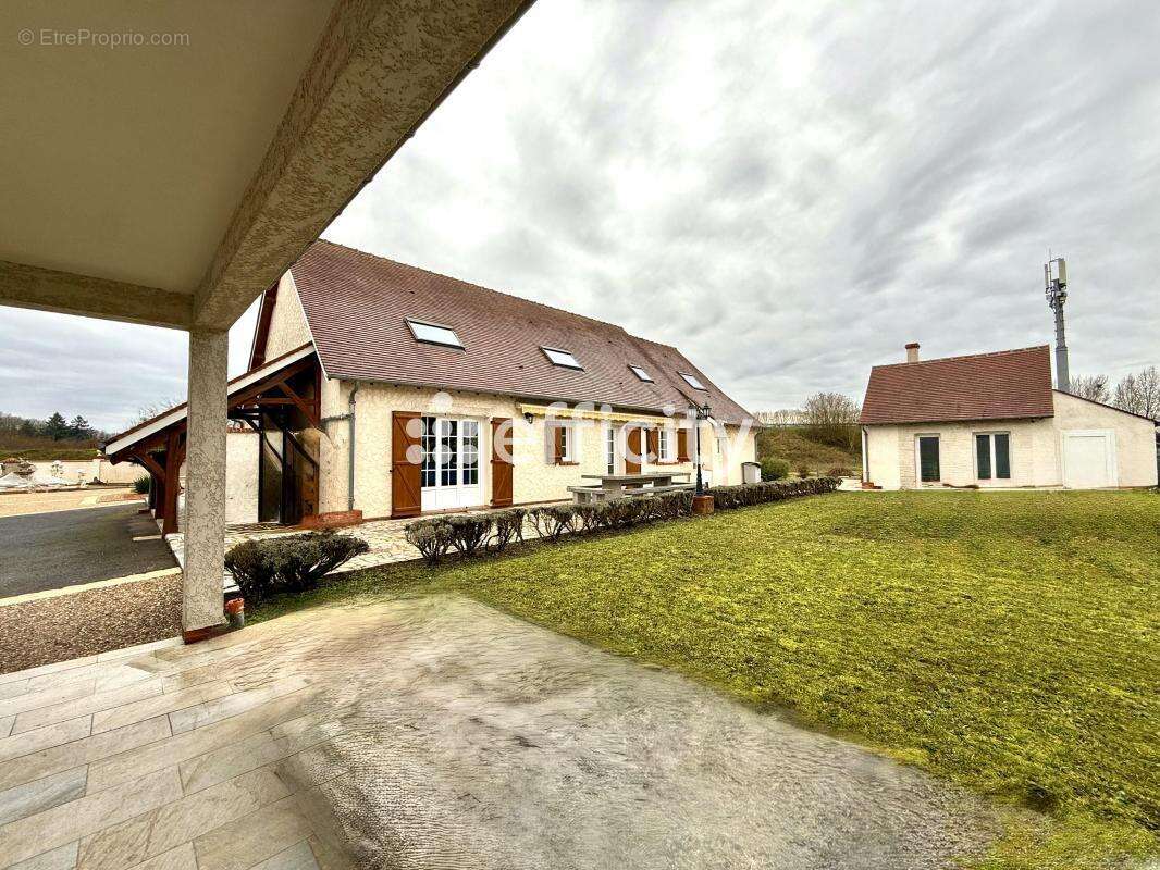 Maison à SAINT-PRYVE-SAINT-MESMIN