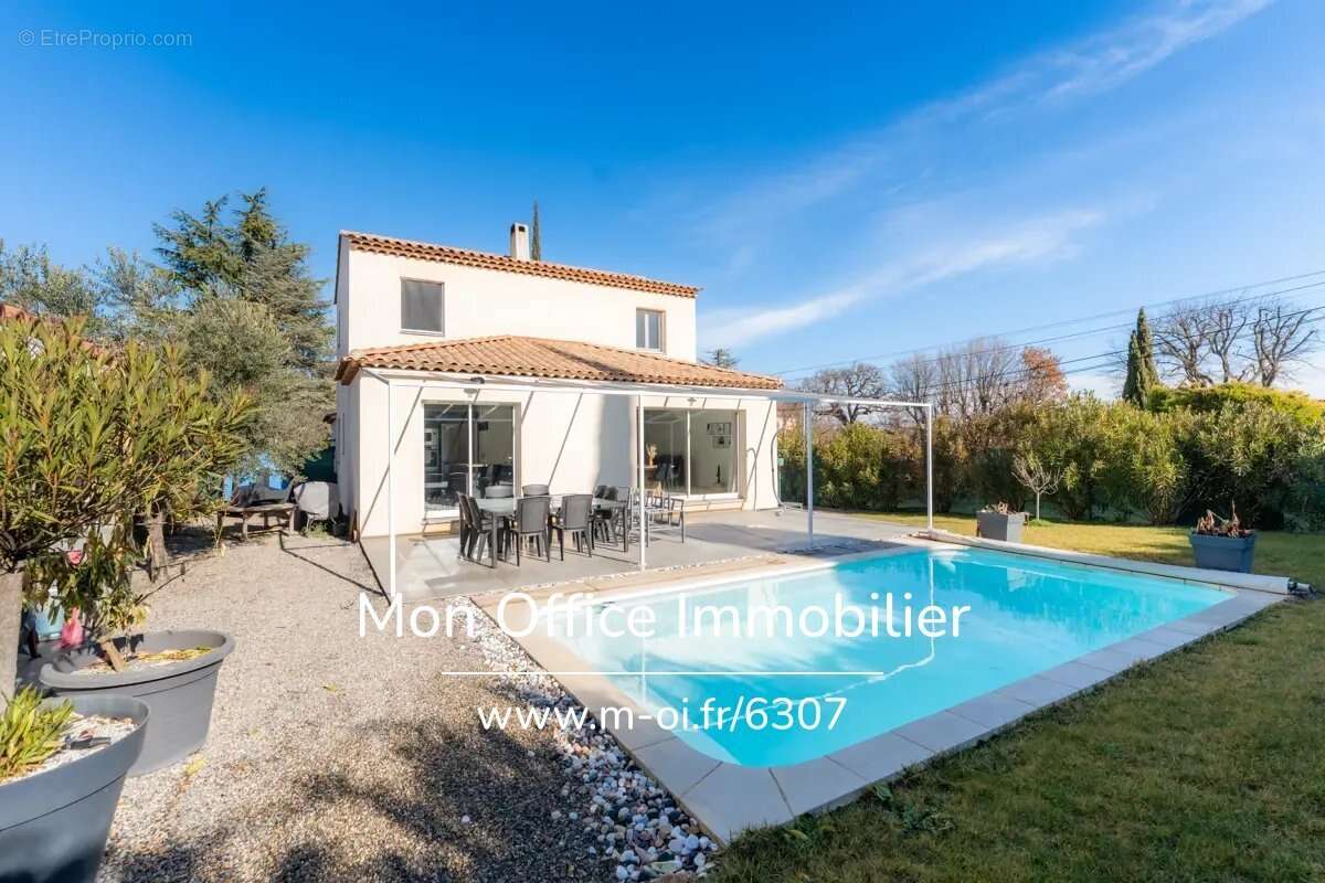 Maison à LE PUY-SAINTE-REPARADE