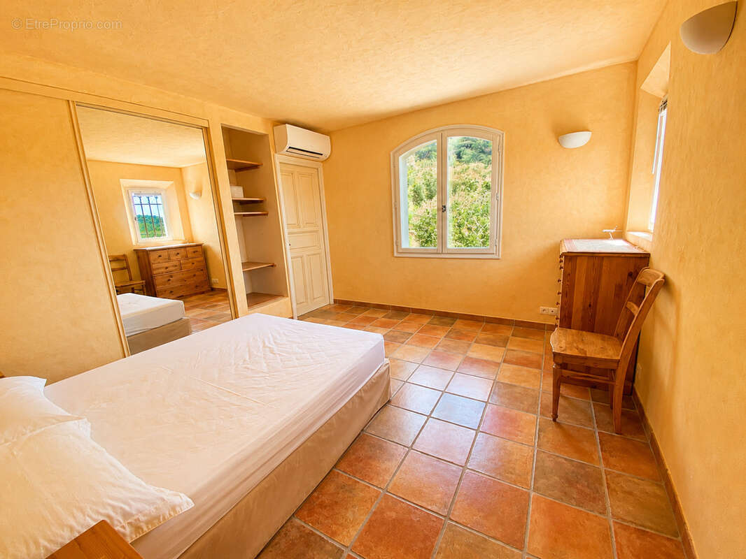 Maison à TOURRETTES-SUR-LOUP