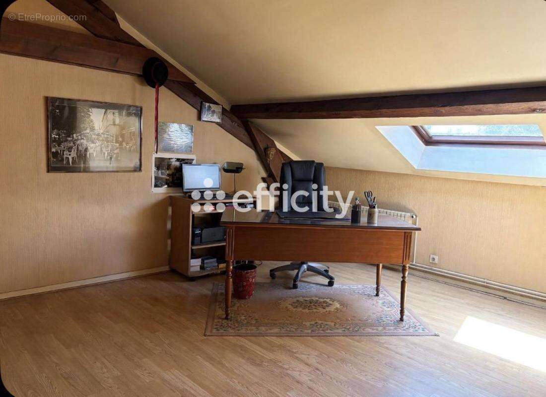 Maison 160 m² à Jassans-Riottier  - photo 8