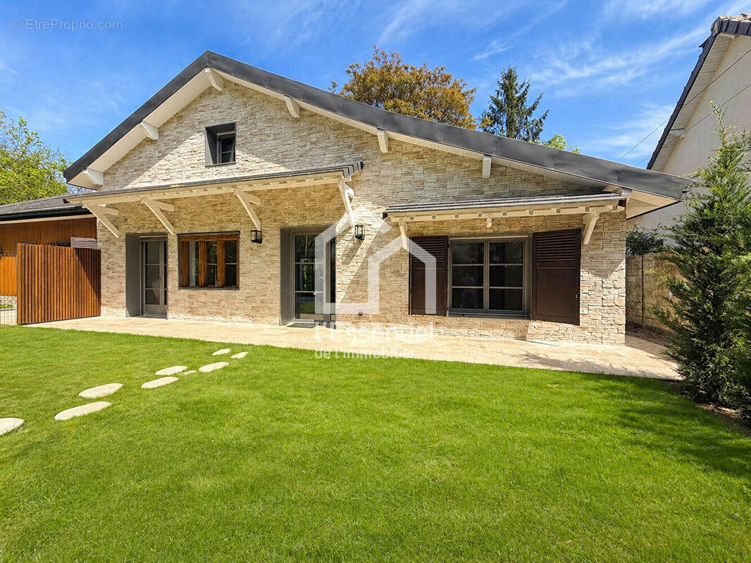 Maison à MAISONS-LAFFITTE