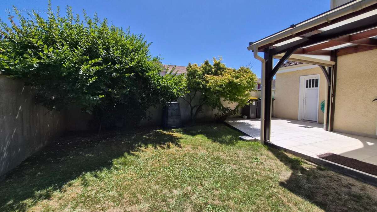 Maison à OLLAINVILLE