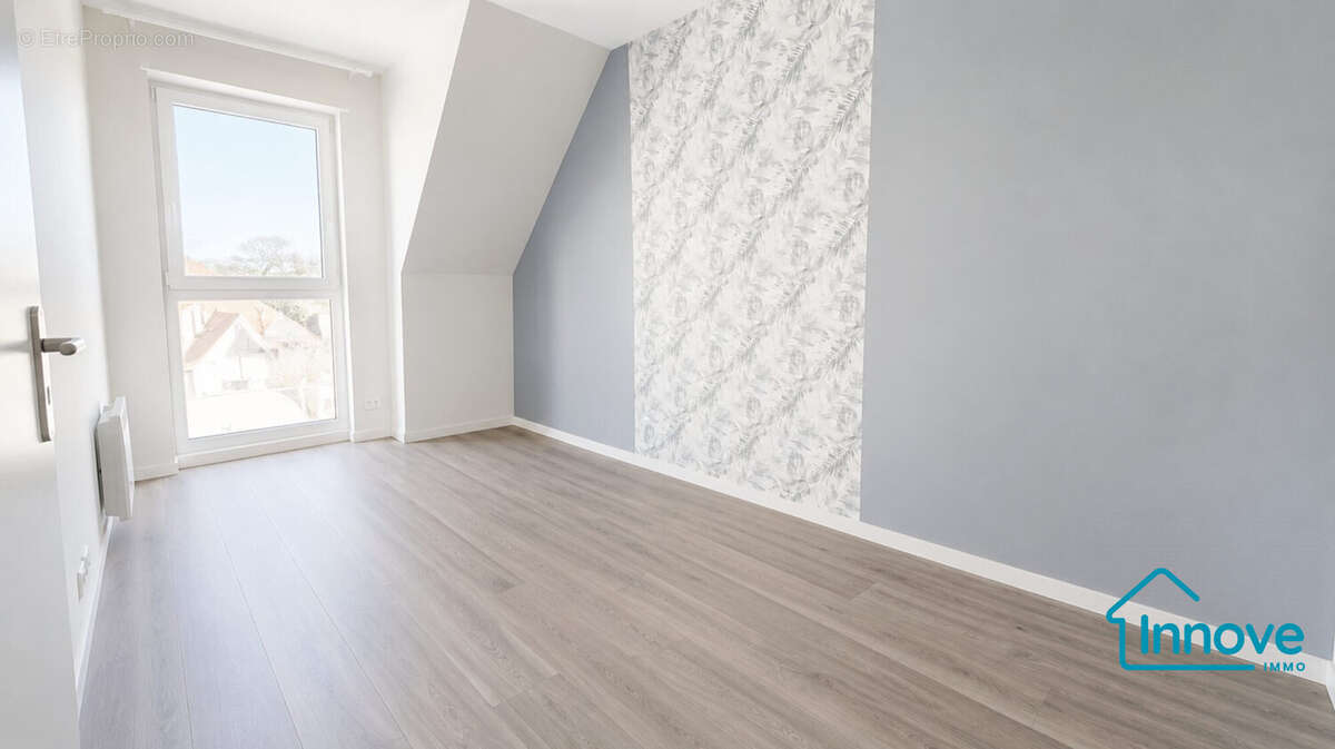 Appartement à THIVERVAL-GRIGNON