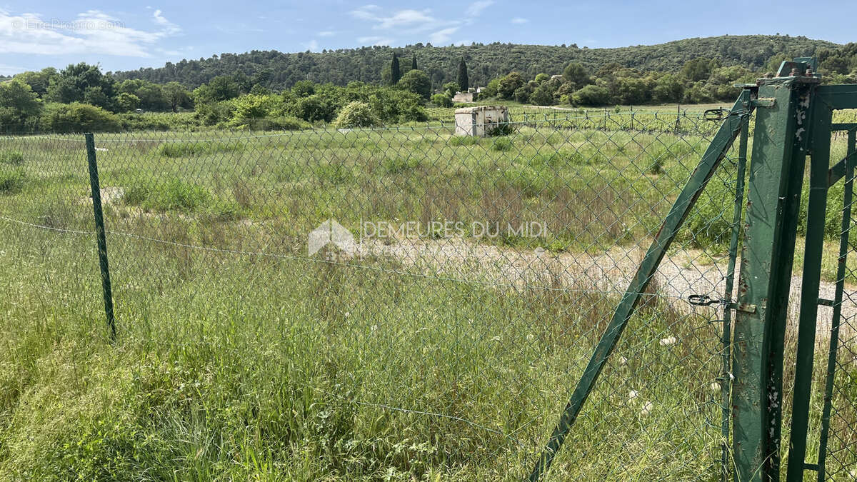 Terrain à VACQUIERES