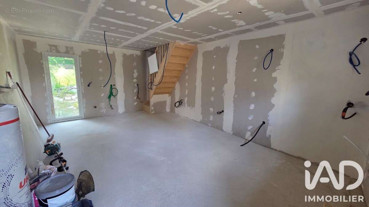 Maison 59 m² à Saint-Cyr-Sur-Morin  - photo 2