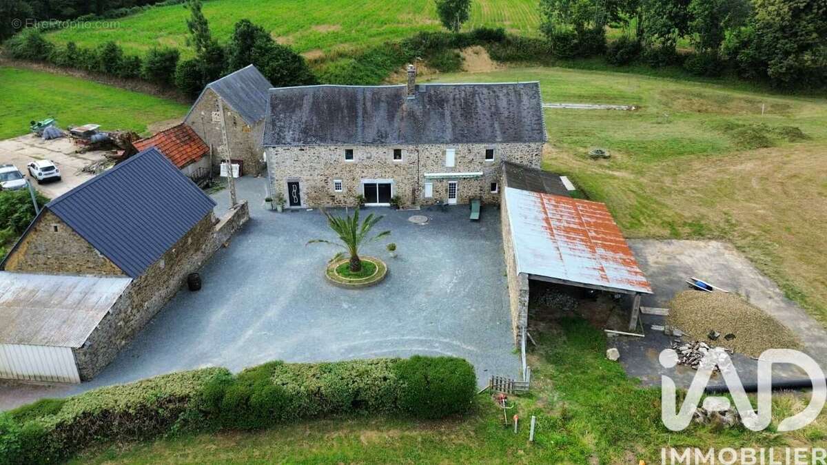 Maison 200 m² à La Vendelee  - photo 3