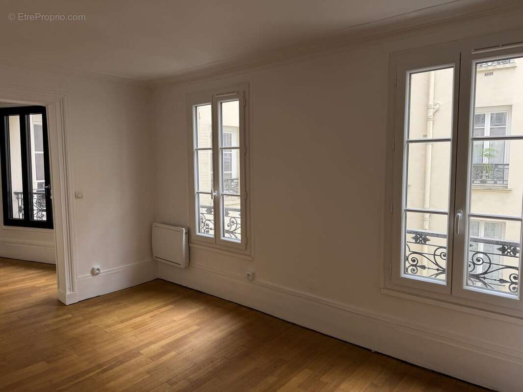 Appartement à PARIS-3E