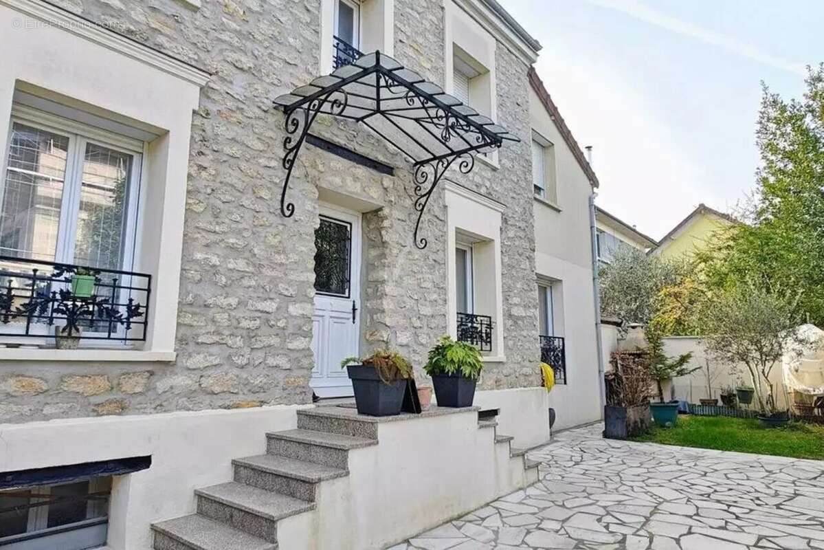 Maison 110 m² à Saint-Maur-Des-Fosses  - photo 2
