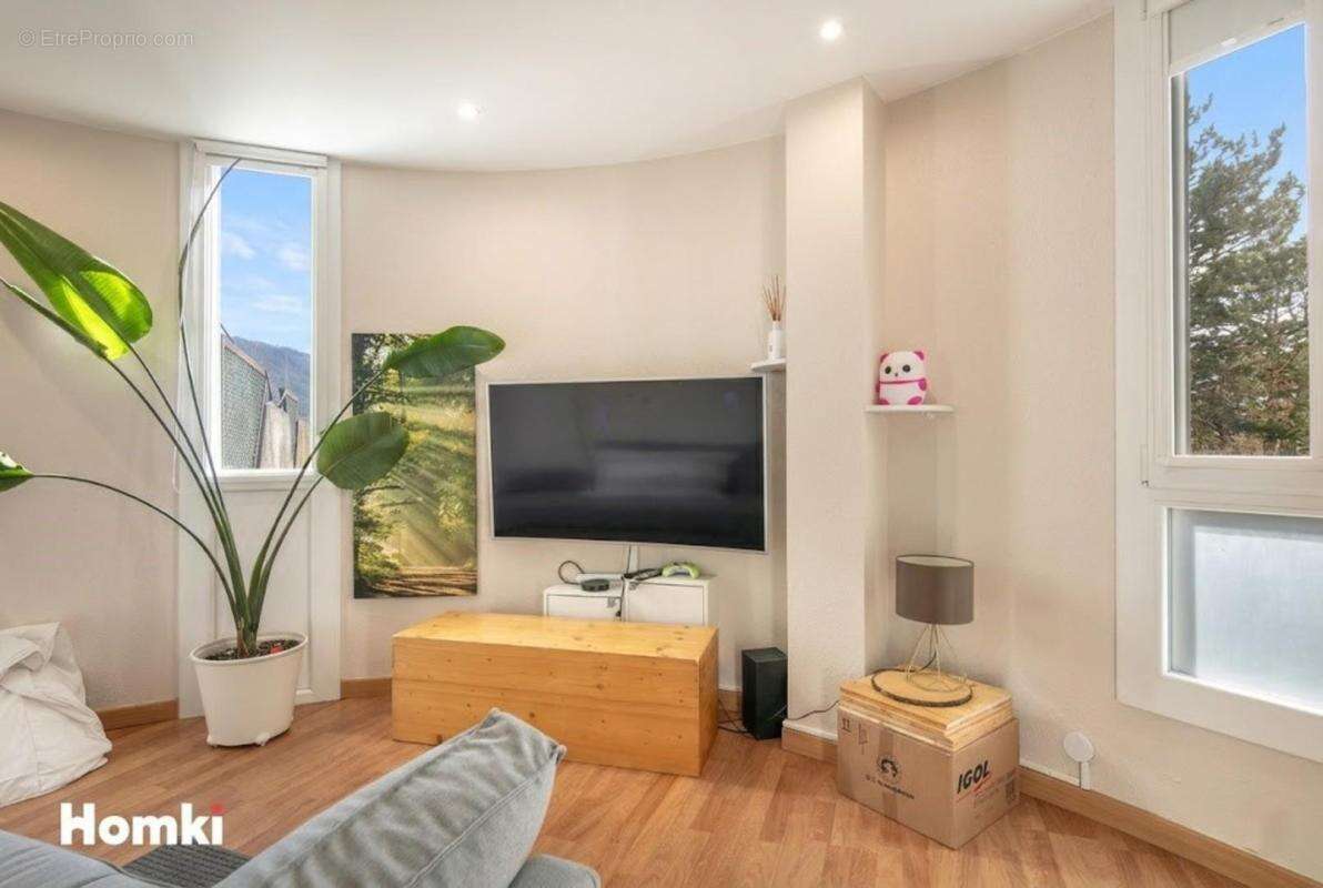 Appartement à SAINT-MARTIN-D'HERES