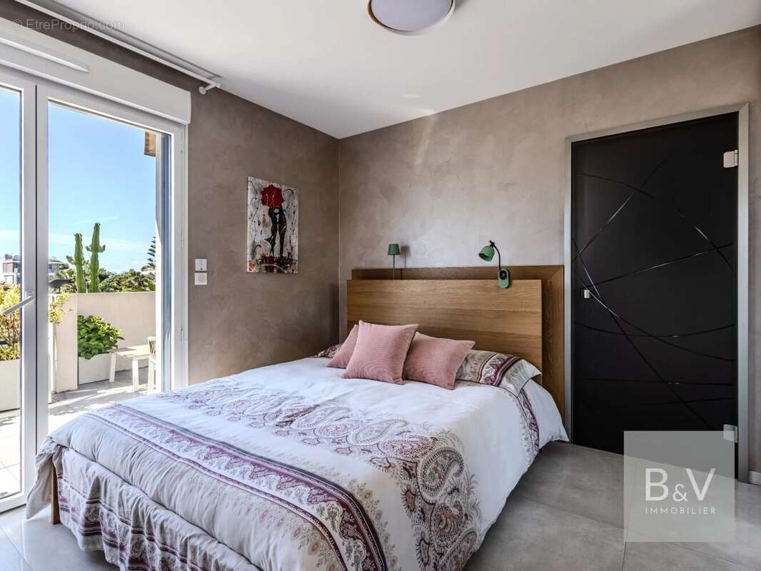 Appartement à SAINT-LAURENT-DU-VAR