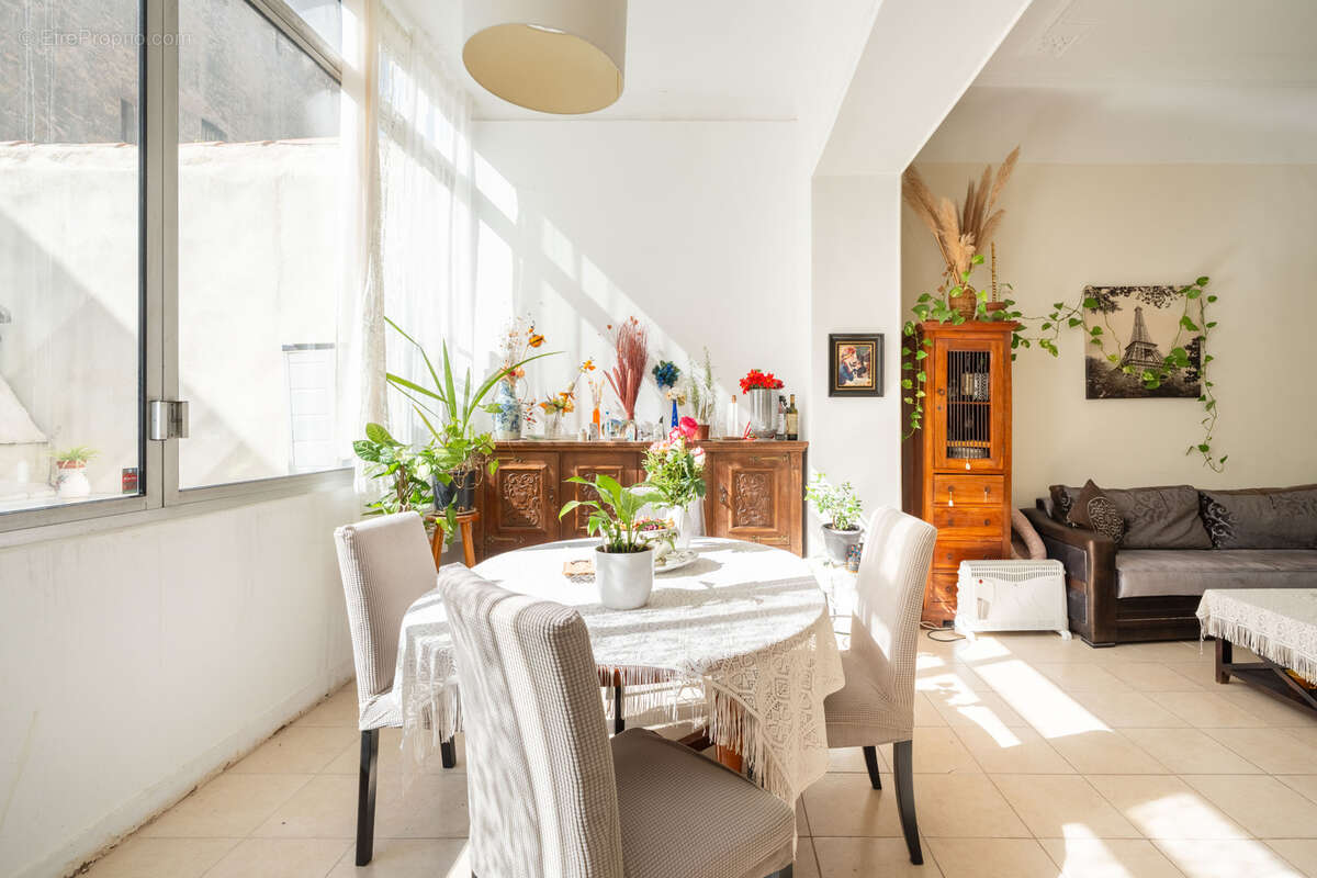 Appartement à MARSEILLE-6E