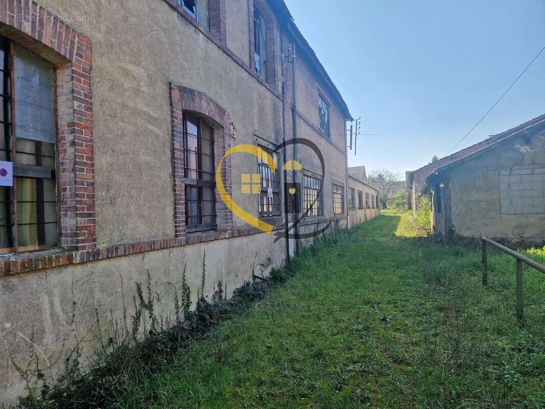 Commerce à MEHUN-SUR-YEVRE