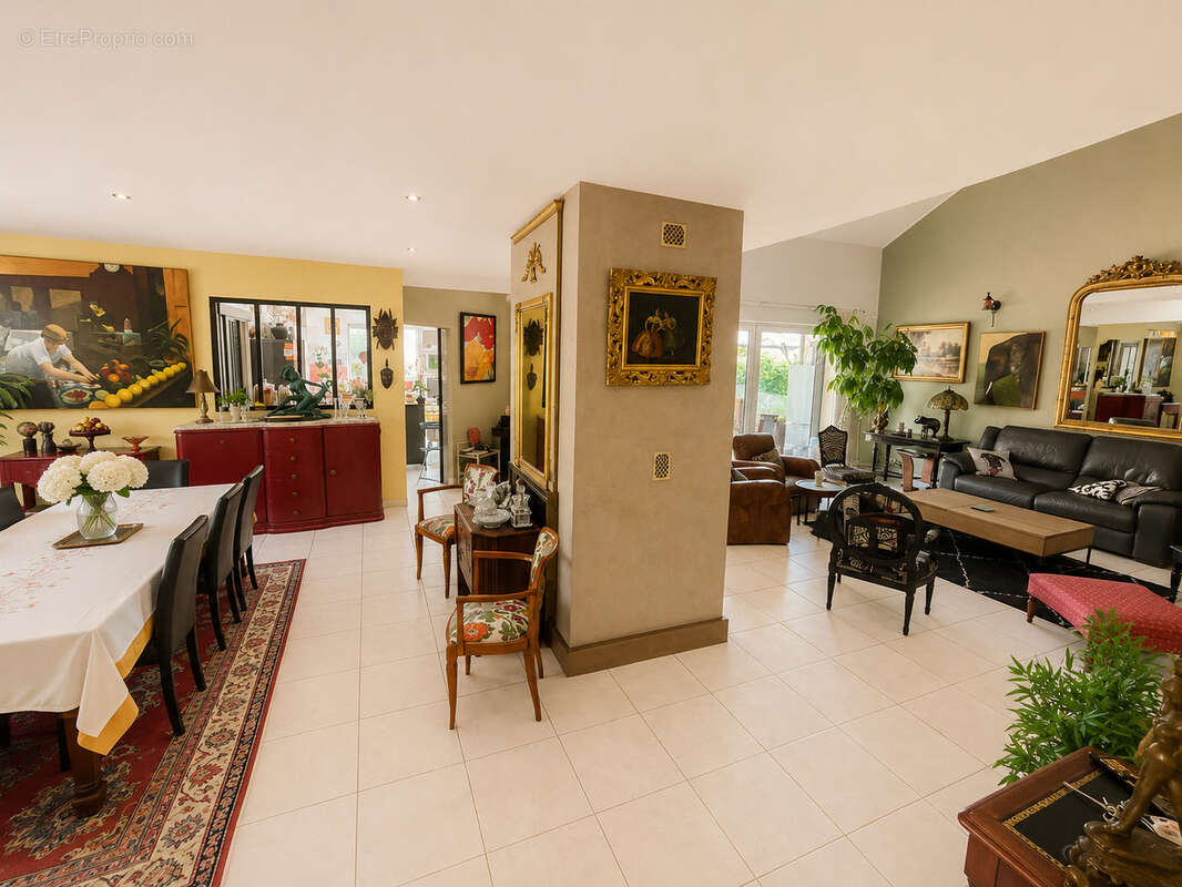 Maison 264 m² à Saint-Doulchard  - photo 30