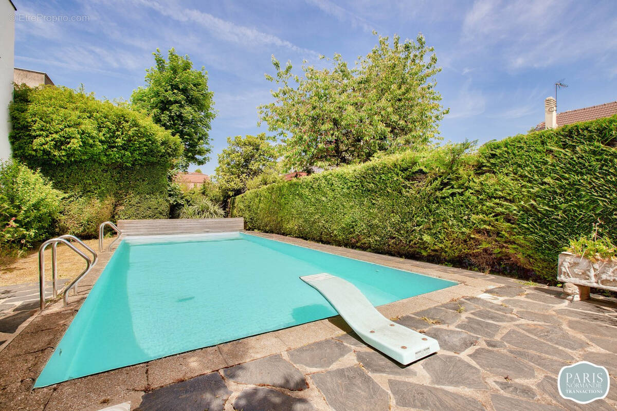 Maison à ISSY-LES-MOULINEAUX