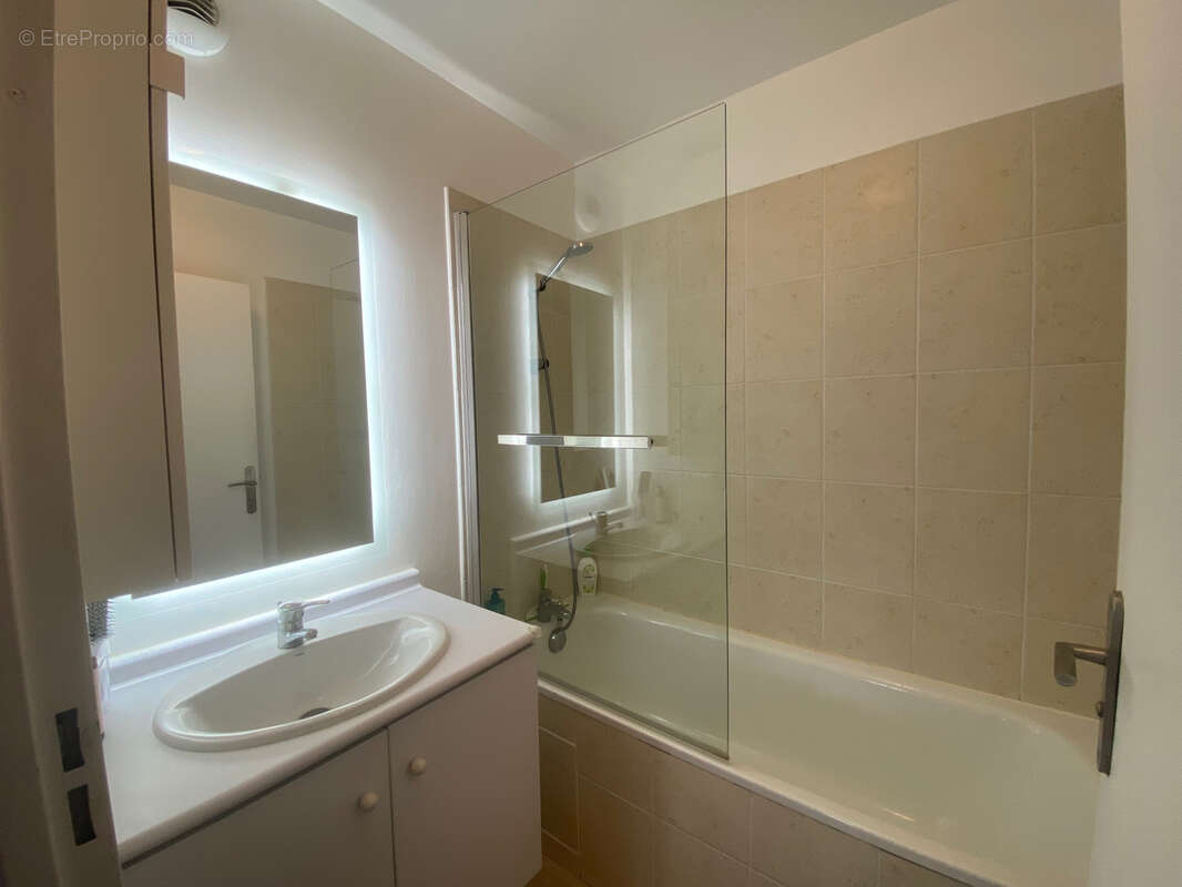 Appartement à COURBEVOIE