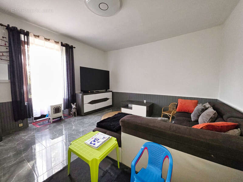 Maison à SAINT-LAURENT-SUR-GORRE