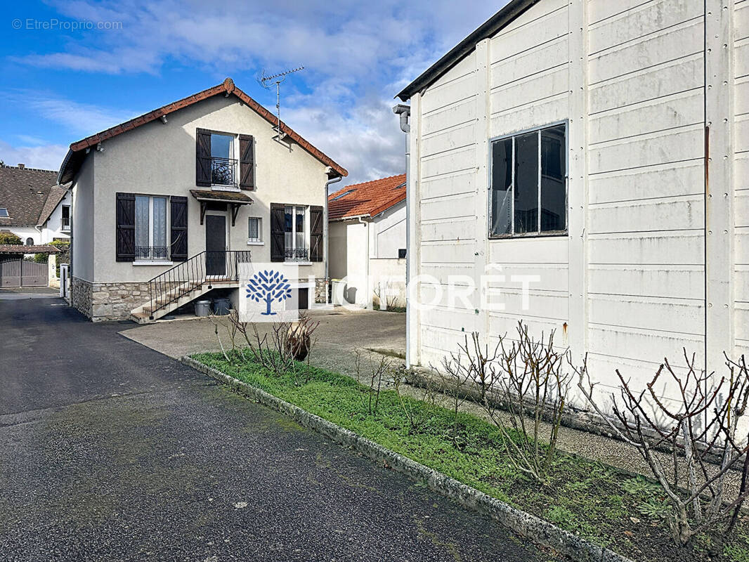 Maison à SAINT-NOM-LA-BRETECHE