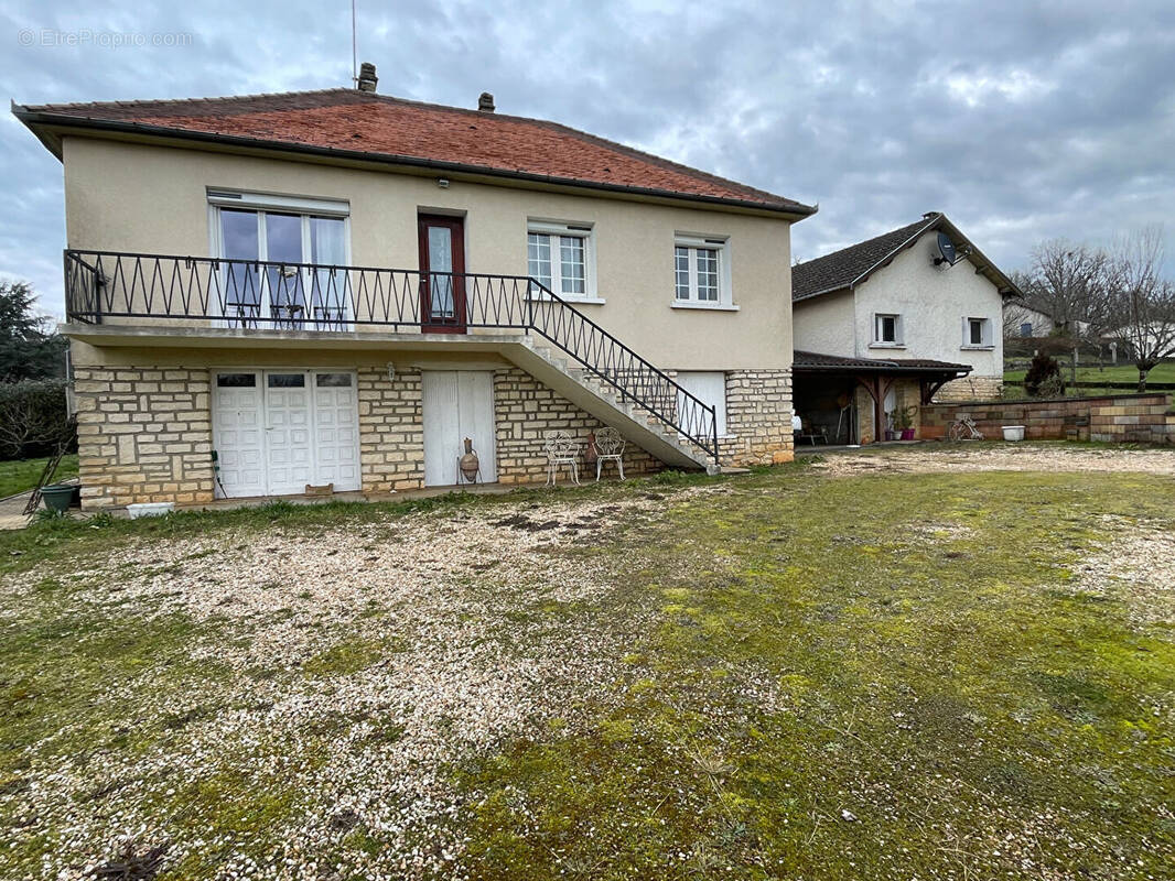 Maison à COULAURES