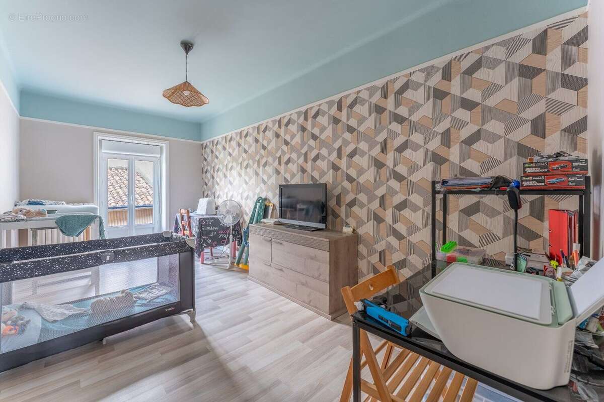 Grande maison de ville avec 6 chambres, dépendance sur deux niveaux et jardin - photo 5