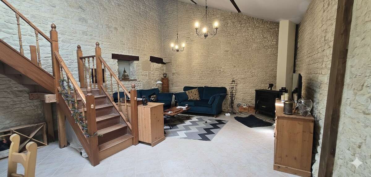Maison à LOIRE-SUR-NIE
