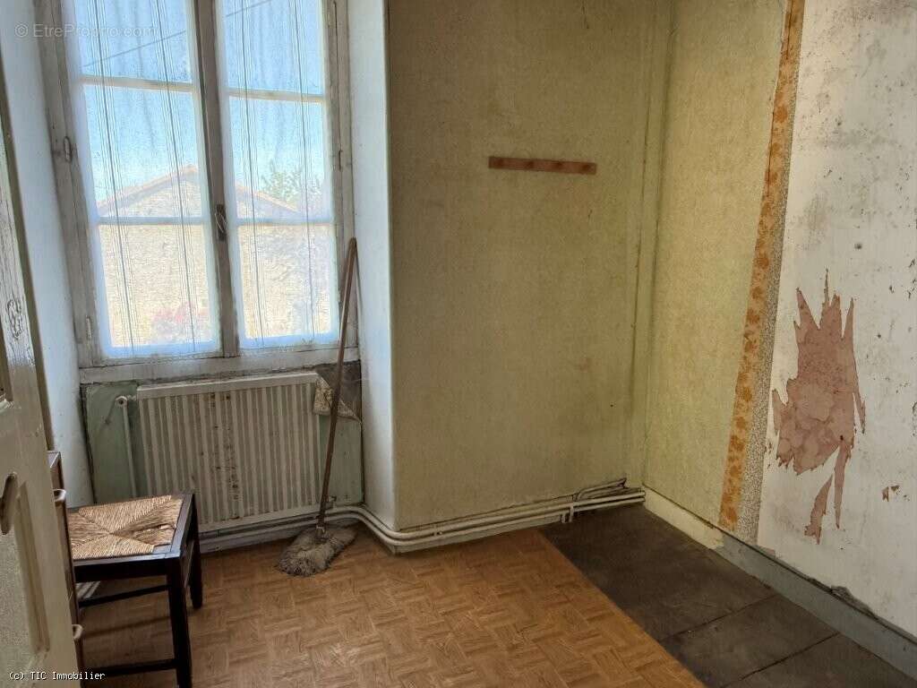 Maison à RUFFEC