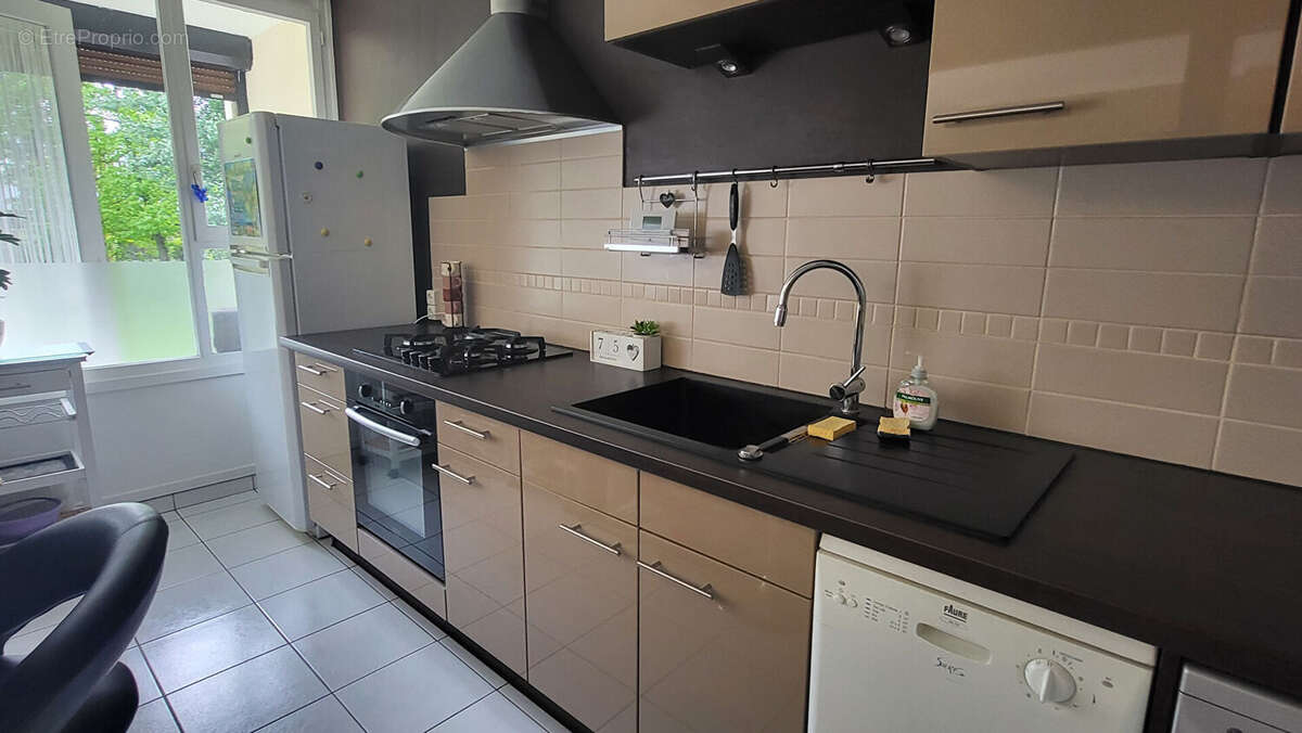 Appartement à LES CLAYES-SOUS-BOIS