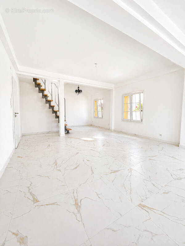 OSTWALD (67540) - Maison 3 pièces de 79m2 habitables et de 95m2 au sol sur un terrain de 1are57. - photo 2