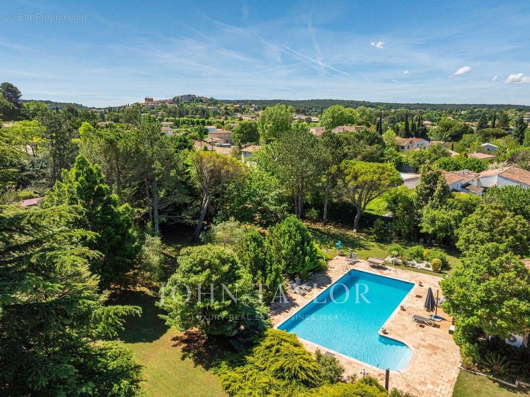 Exclusivité Aix Sud- Maison de plain pied- piscine- grand garage sécurisé. - photo 13