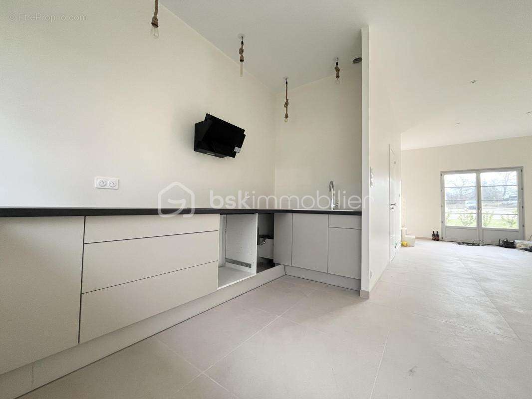 Maison à CRECHES-SUR-SAONE