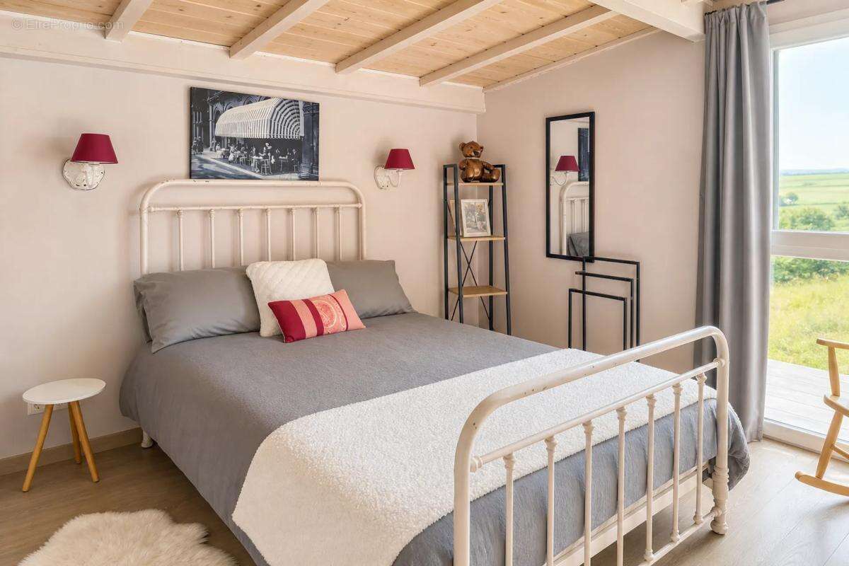 Maison de 8 pièces de 200 m² située à Châteney - photo 4