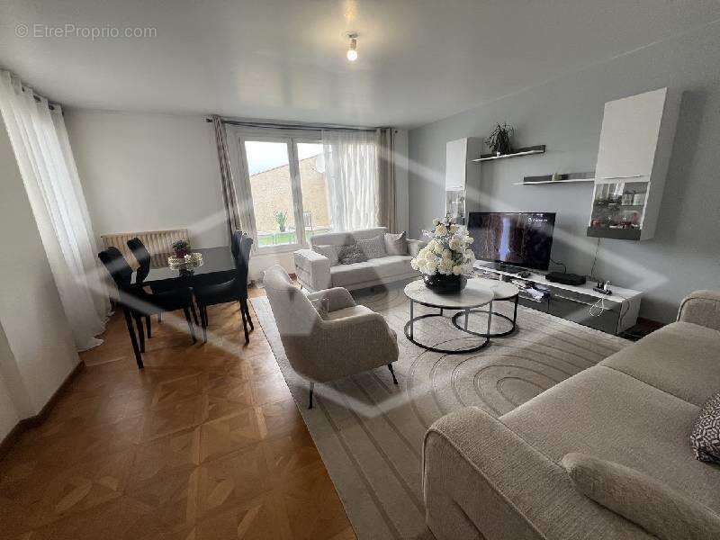 Appartement à COMBS-LA-VILLE