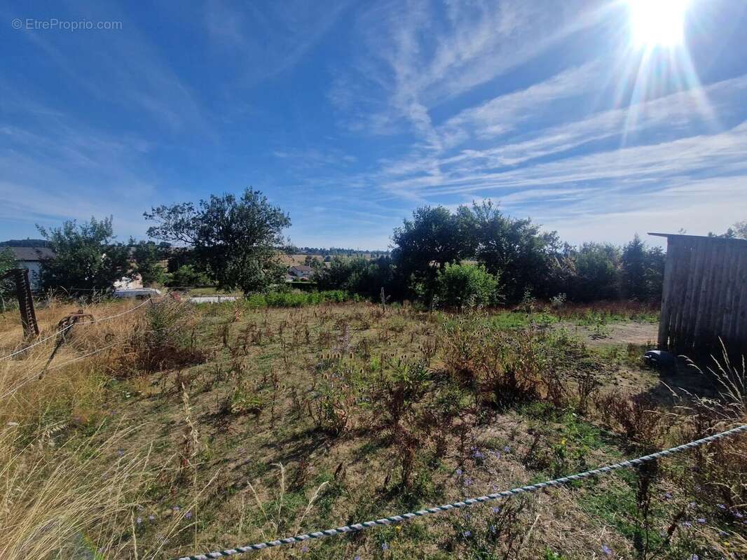 Terrain constructible de 900m² environ - photo 3